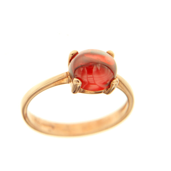 anello con pietra rossa