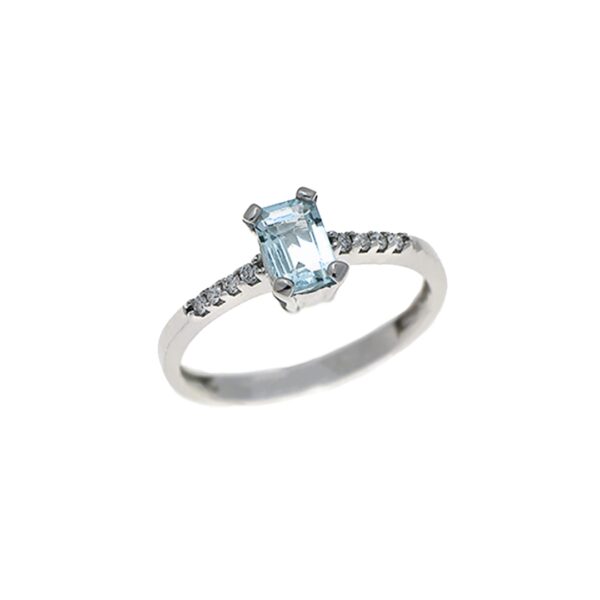 anello con acquamarina taglio smeraldo e diamanti